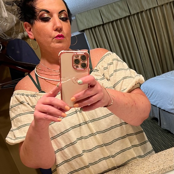 Meet your Posher, Monique - Picture 3 of 10